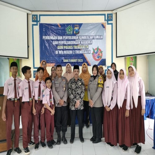 Geliat Warga MTs Negeri 2 Trenggalek Jelang Ramadhan : Pembinaan Kenakalan Remaja dan Penyalahgunaan Narkoba serta Kerja Bakti